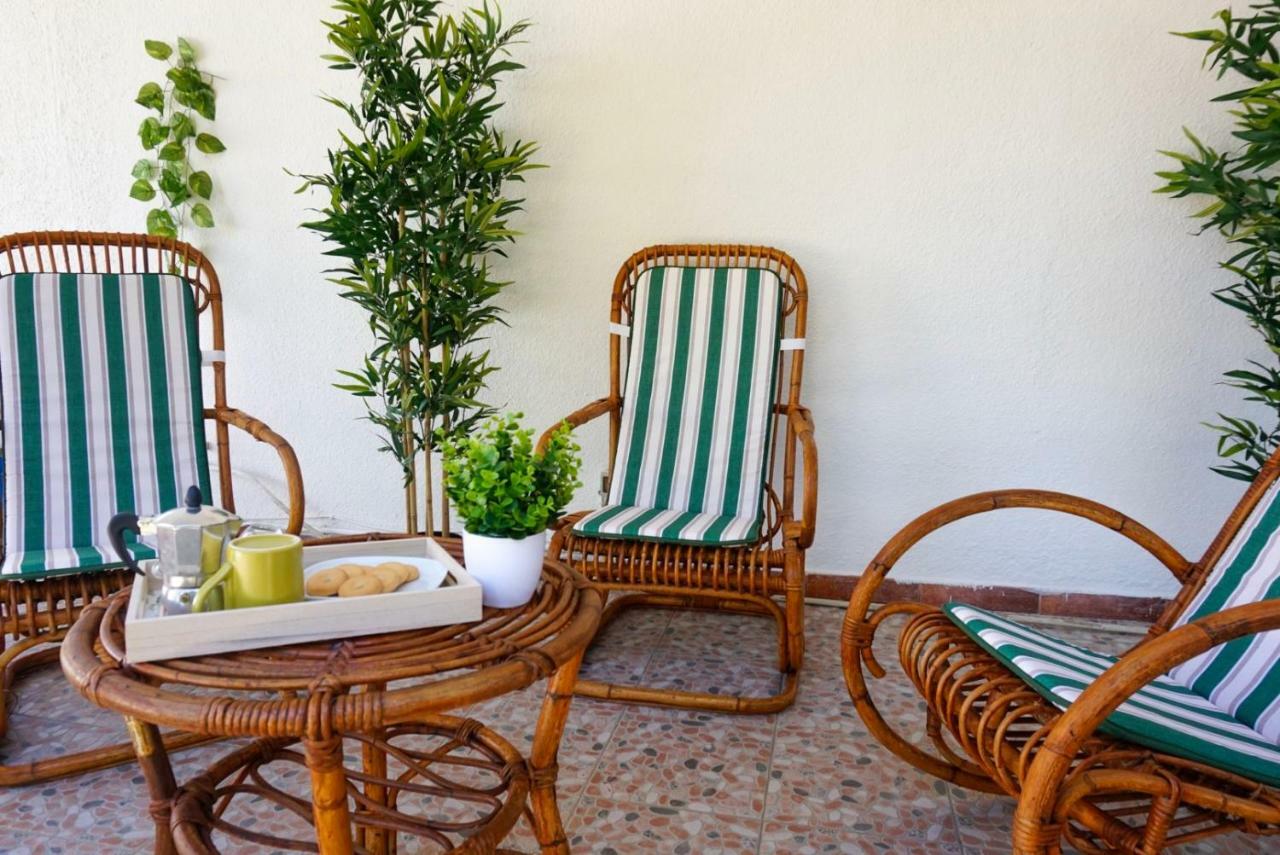 Villa Aurelia -Seafront Apartment With Patio Flumini di Quartu Exterior foto