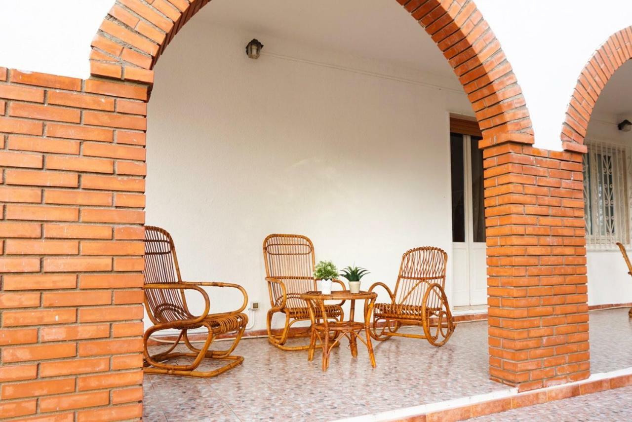 Villa Aurelia -Seafront Apartment With Patio Flumini di Quartu Exterior foto